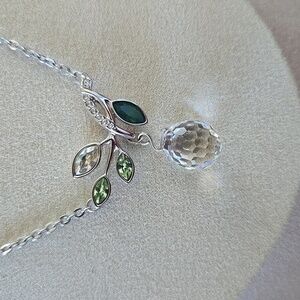 Swarovski Elegant Silver and Green Garland Drop Necklace Rhodium Plated 💫
